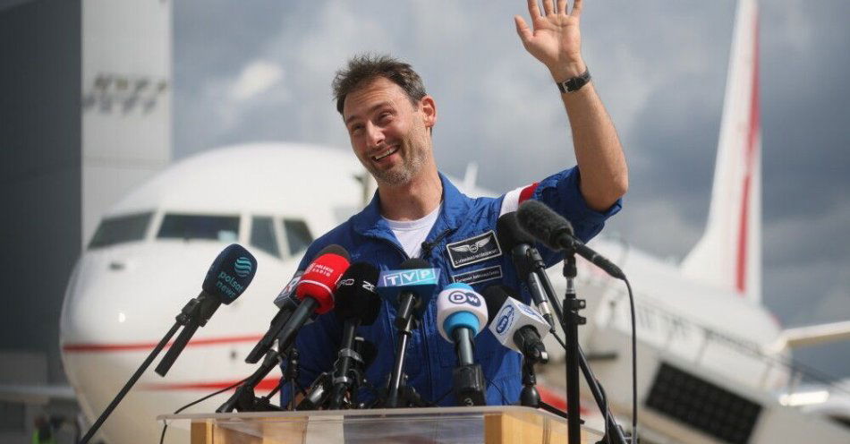 zdjęcie: W czwartek przed południem polski astronauta wyląduje w Warszawie / fot. PAP