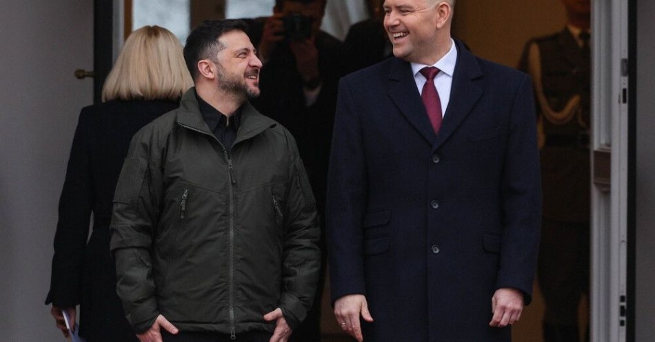 zdjęcie: Szef prezydenckiej kancelarii o spotkaniu Nawrocki-Zełenski: nowy etap relacji polsko-ukraińskich / Warszawa, 19.12.2025. Prezydent Karol Nawrocki (P) oraz prezydent Ukrainy Wołodymyr Zełenski (L) podczas powitania przed Pałacem Prezydenckim w Warszawie, 19 bm. Prezydent Zełenski przebywa z jednodniową wizytą w Polsce. (jm) PAP/Paweł Supernak