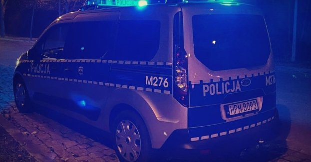 Nietrzeźwy 41 latek wszedł na jezdnię i znieważył policjanta
