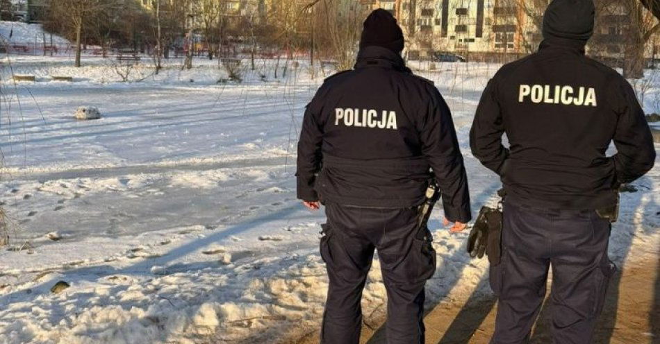 zdjęcie: Dzielnicowi z Oksywia dbają o bezpieczeństwo podczas ferii / fot. KMP w Gdyni