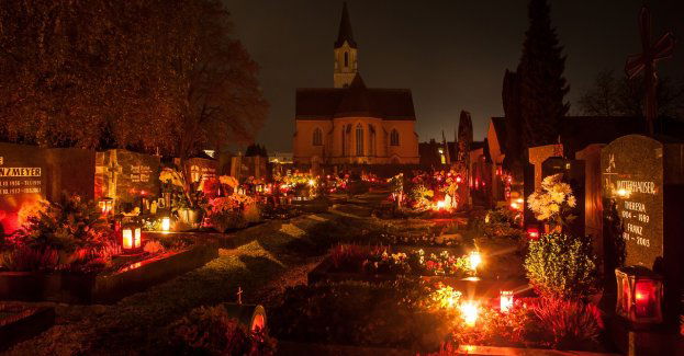 Rawscy policjanci strzegą bezpieczeństwa podczas akcji ,,Wszystkich Świętych”