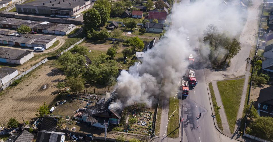 zdjęcie: Prokuratora wszczęła śledztwo ws. pożaru hali; straty oszacowano na 13 mln zł / v16275666