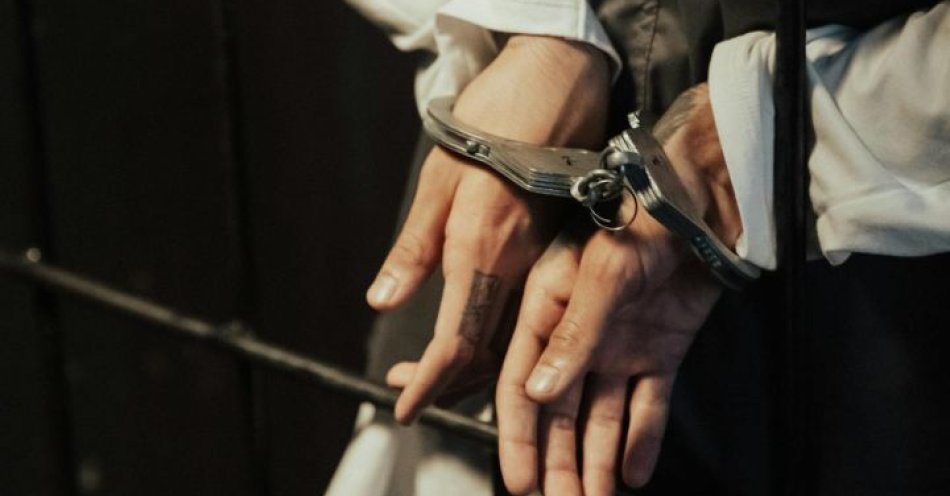 zdjęcie: Matka z partnerem skazani w procesie o m.in. wykorzystanie seksualne jej 12-letniej córki / pexels/10474997