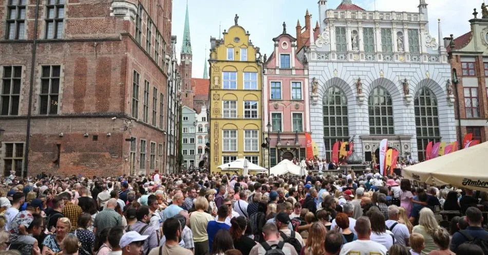 zdjęcie: Gdańsk: odwołano część artystyczną zamknięcia Jarmarku św. Dominika po wypadku na Węgrzech / Gdańsk, 25.07.2026. Jarmark św. Dominika w Gdańsku, 25 bm. Tradycja Jarmarku liczy sobie 766 lat. Został ustanowiony w roku 1260 bullą papieża Aleksandra IV, nadającą gdańskim dominikanom przywilej organizowania wydarzenia. Tegoroczna edycja odbywa się pod hasłem 