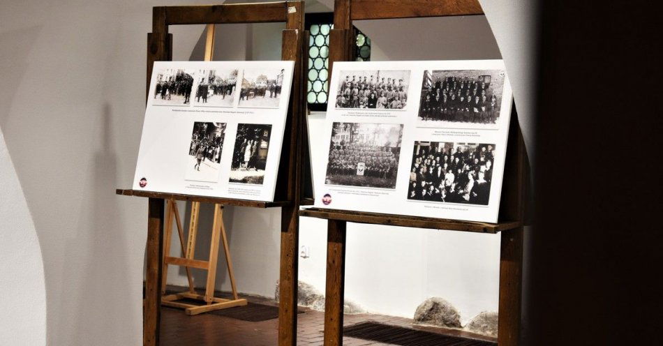 zdjęcie: Ekspozycja zdjęć w Muzeum Zamek Górków / fot. KPP Szamotuły