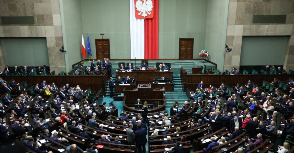 zdjęcie: Sejm skierował do dalszych prac w komisji poselski projekt nowelizacji Kodeksu karnego ws. częściowej dekryminalizacji aborcji / fot. PAP