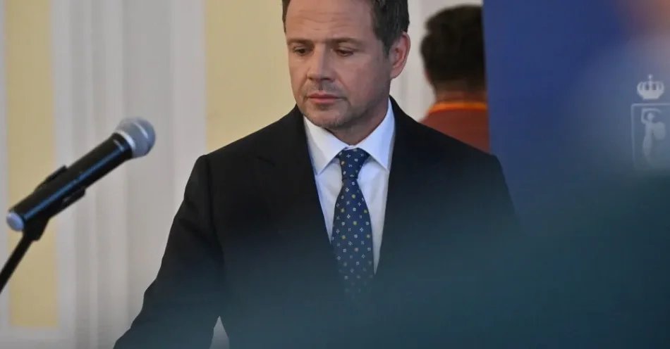 zdjęcie: Warszawa: 67 tys. podpisów pod wnioskiem o referendum w sprawie odwołania władz miasta / Warszawa, 19.06.2026. Prezydent m.st. Warszawy Rafał Trzaskowski podczas konferencji prasowej w siedzibie Urzędu Miasta w Warszawie, 19 bm. Tematem spotkania są działania miasta w sprawie Warszawskiego Szpitala Południowego. (jm) PAP/Piotr Nowak