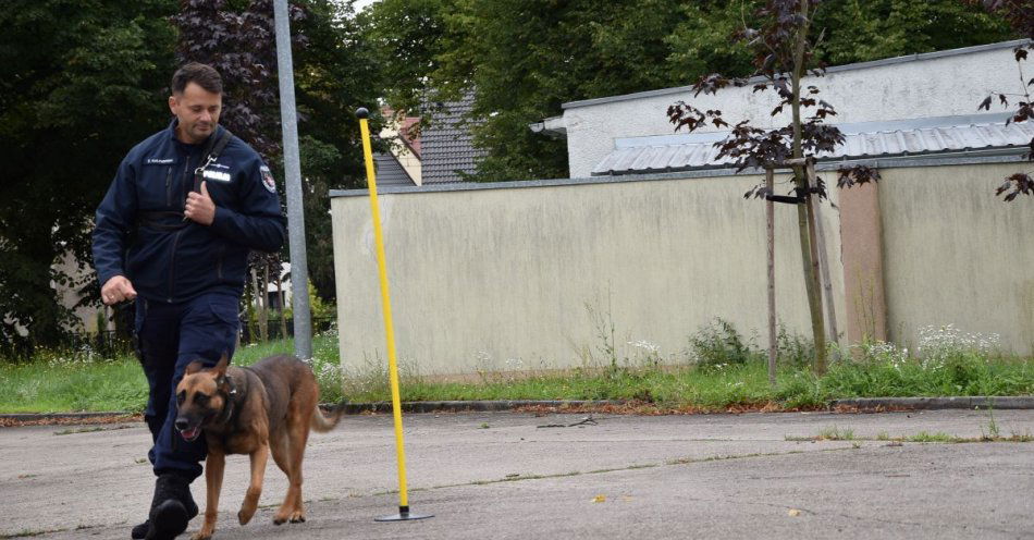 zdjęcie: Magister na podium / fot. KPP w Choszcznie