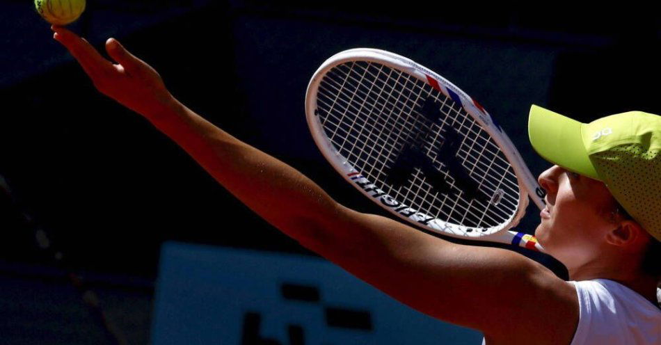zdjęcie: Turniej WTA w Rzymie - polscy kibice ze łzami w oczach opuścili kort po przegranej Świątek / fot. PAP