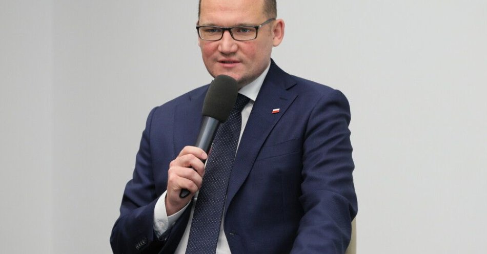 zdjęcie: Szefernaker: prezydent nie zgodzi się, żeby budować alternatywę dla małżeństwa / Warszawa, 26.08.2025. Szef Gabinetu Prezydenta RP Paweł Szefernaker podczas konferencji 