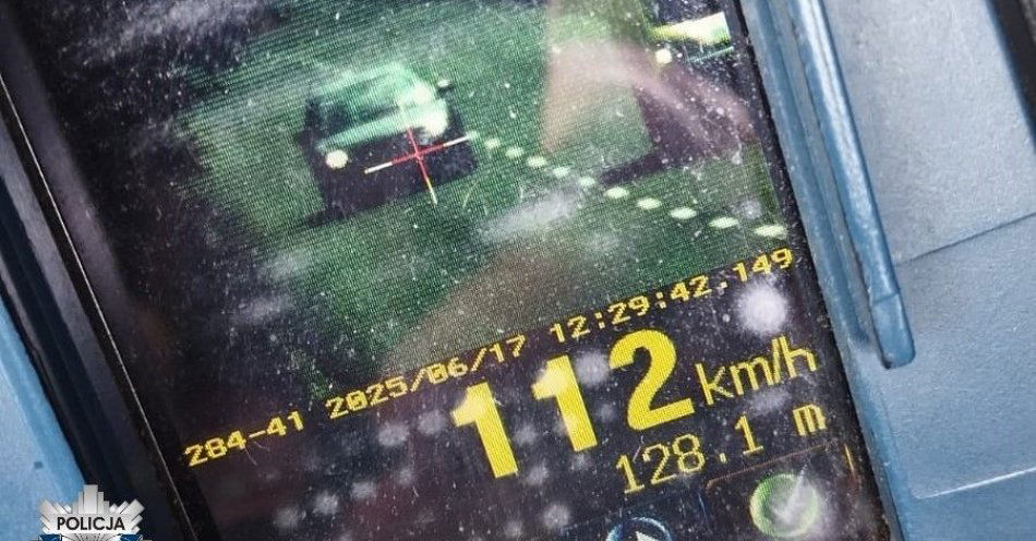 zdjęcie: Nietrzeźwy kierowca przekroczył prędkość o 62 km/h i w aucie przewoził dziecko / fot. KMP w Radomiu