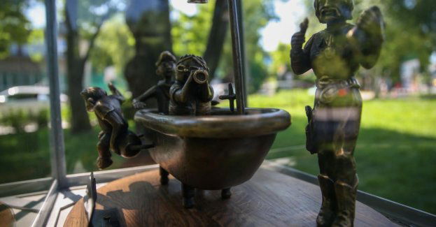 W Krakowie odsłonięto Wannolot - nową rzeźbę upamiętniającą Papcia Chmiela