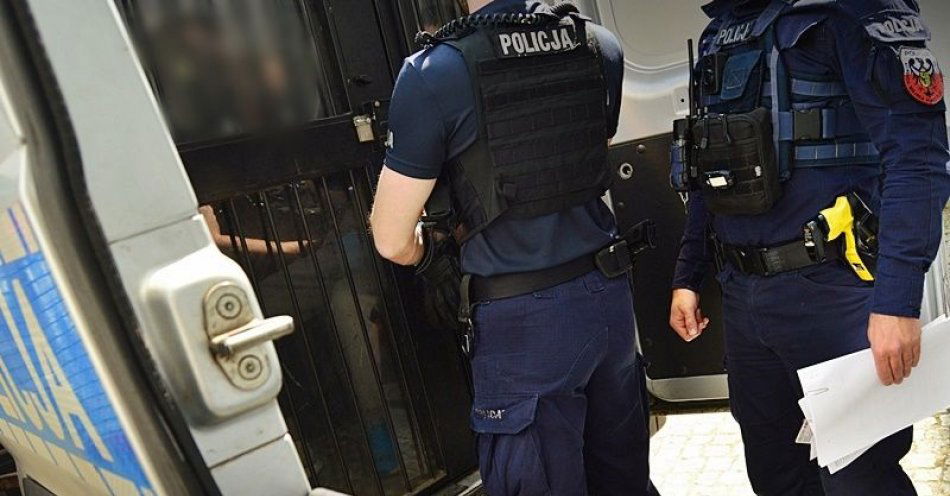 zdjęcie: Trzech zatrzymanych wczoraj poszukiwanych. Dwóch z nich ostatecznie trafi za kraty więzienia / fot. KMP w Wałbrzychu