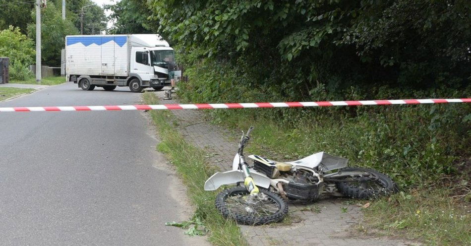 zdjęcie: Jechał crossowym motocyklem i zderzył się z ciężarówką / fot. KPP Łuków