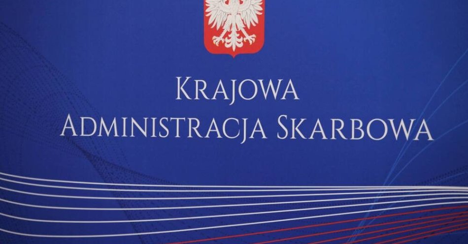 zdjęcie: W 2025 r. KAS zabezpieczyła ponad 5,3 tys. nielegalnych automatów do gier hazardowych / Warszawa, 07.11.2018. Baner Krajowa Administracja Skarbowa, 7 bm. (ls/doro) PAP/Leszek Szymański