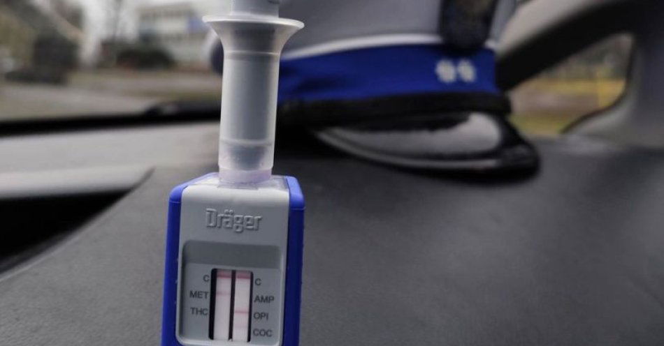 zdjęcie: Dziesięciu kierowców zatrzymanych za alkohol i narkotyki w Szczecinie / fot. KMP w Szczecinie