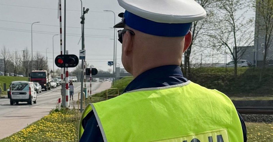 zdjęcie: Nie zdążył zahamować przed przejazdem kolejowym - 2 tysiące zł mandatu i 15 punktów karnych / fot. KPP w Tczewie