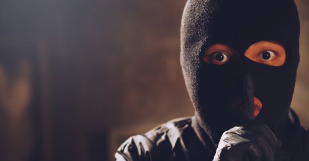 Zamaskowani nastolatkowie z atrapą broni dokonali rozboju w lokalu gastronomicznym