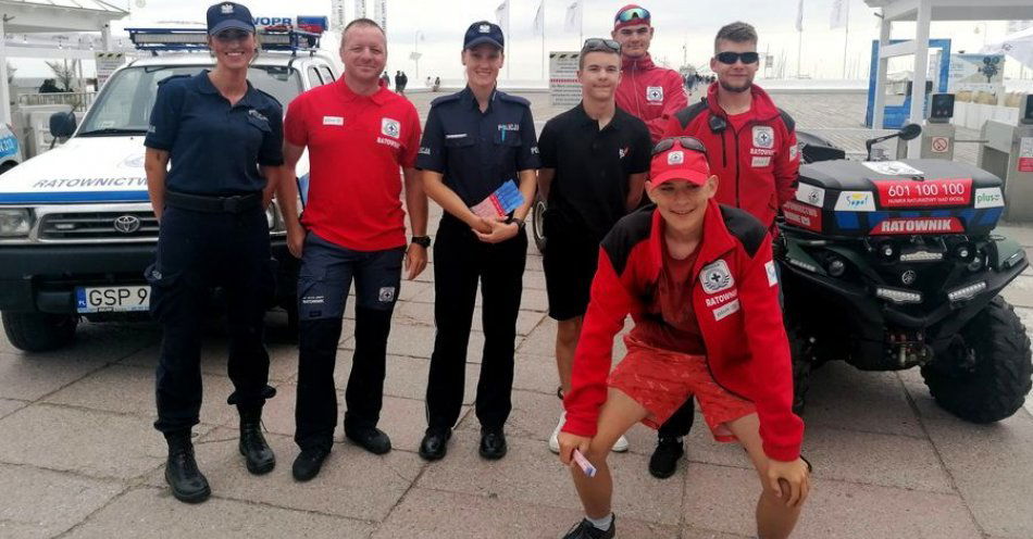 zdjęcie: Wspólna akcja policjantów i ratowników Sopockiego WOPR na Skwerze Kuracyjnym / fot. KMP w Sopocie