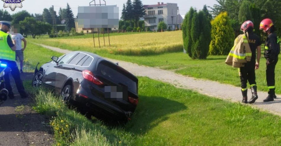 zdjęcie: Na DK 17 wjechał do przydrożnego rowu / fot. KMP Zamość