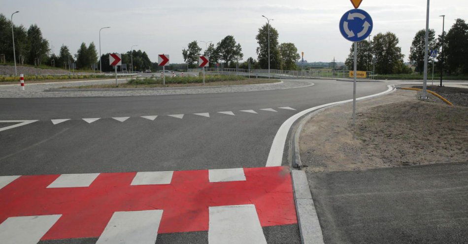 zdjęcie: Z Programu Budowy Dróg Krajowych GDDKiA oddała do ruchu obwodnice warte 7,3 mld zł / fot. PAP