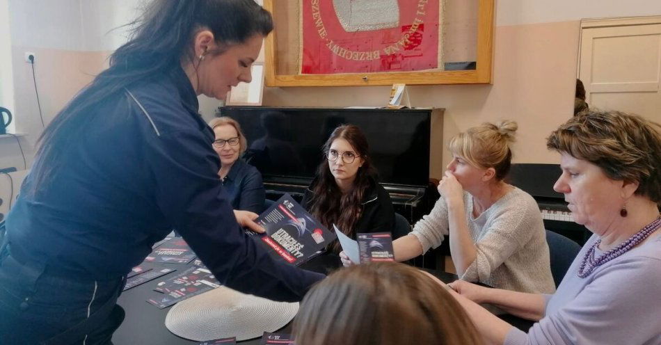 zdjęcie: Jak chronić dzieci w sieci Policja uczy rodziców i nauczycieli / fot. KPP w Choszcznie