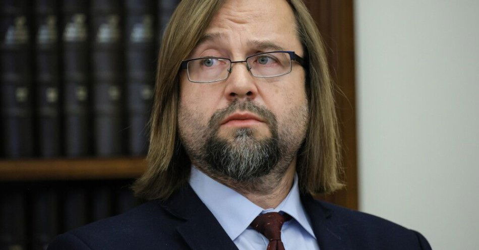 zdjęcie: Szef PIP: umowa o pracę to nie nagroda za to, że dobrze pracujemy / Warszawa, 06.12.2024. Główny Inspektor Pracy Marcin Stanecki podczas uroczystości powołania zastępców Głównego Inspektora Pracy w gabiniecie marszałka w Sejmie w Warszawie, 6 bm. (ad) PAP/Rafał Guz