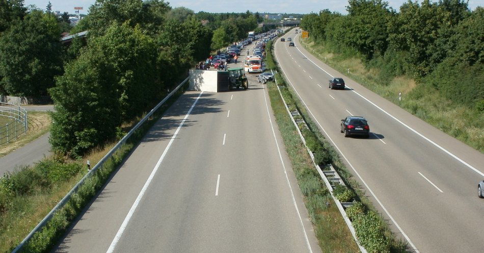zdjęcie: Groźny wypadek wieczorem na autostradzie A2 / pixabay/837643