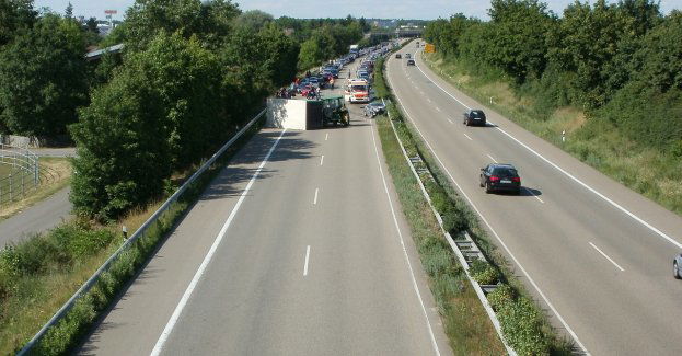Groźny wypadek wieczorem na autostradzie A2