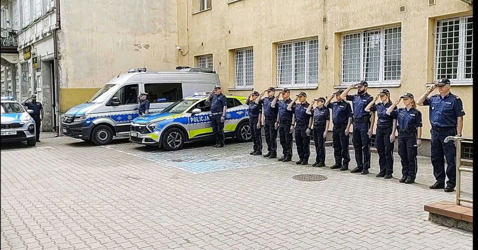 zdjęcie: Hołd dla żołnierza / fot. KPP w Ełku