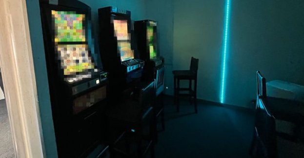 Nielegalne automaty do gier hazardowych zabezpieczone dzięki współpracy funkcjonariuszy KAS i malborskich kryminalnych.