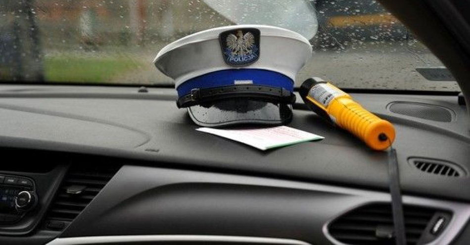 zdjęcie: Nietrzeźwy kierowca bez OC spowodował kolizję w Ślesinie / fot. KMP w Koninie