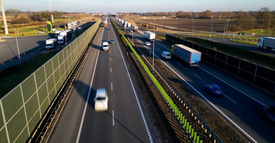 zdjęcie: Blisko dwie trzecie polskich kierowców planuje w tym sezonie wyjazd turystyczny po Polsce własnym autem. Tylko 15 proc. z nich nie ma w związku z tym / fot. Newseria