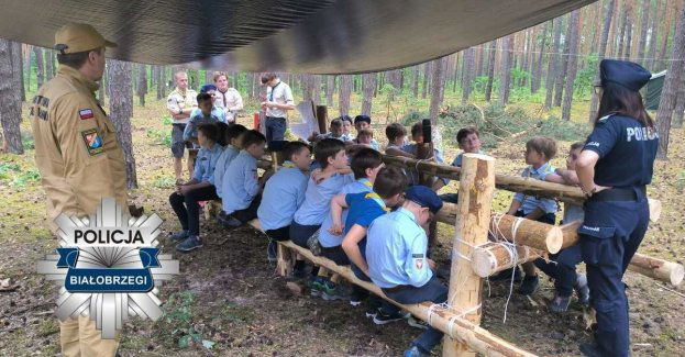 Czuwaj! policjanci i harcerze razem o bezpieczeństwie