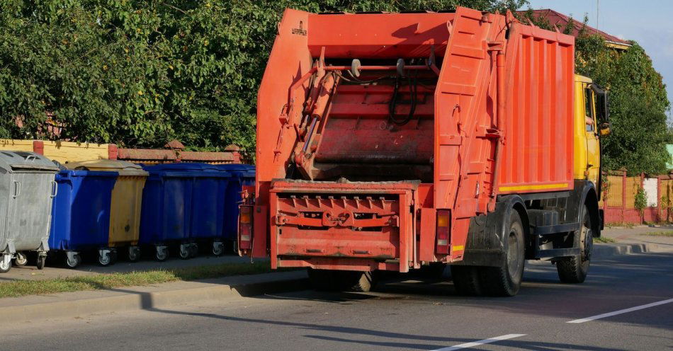 zdjęcie: Rok więzienia w zawieszeniu dla kierowcy śmieciarki za śmiertelne potrącenie pieszej / v7485240