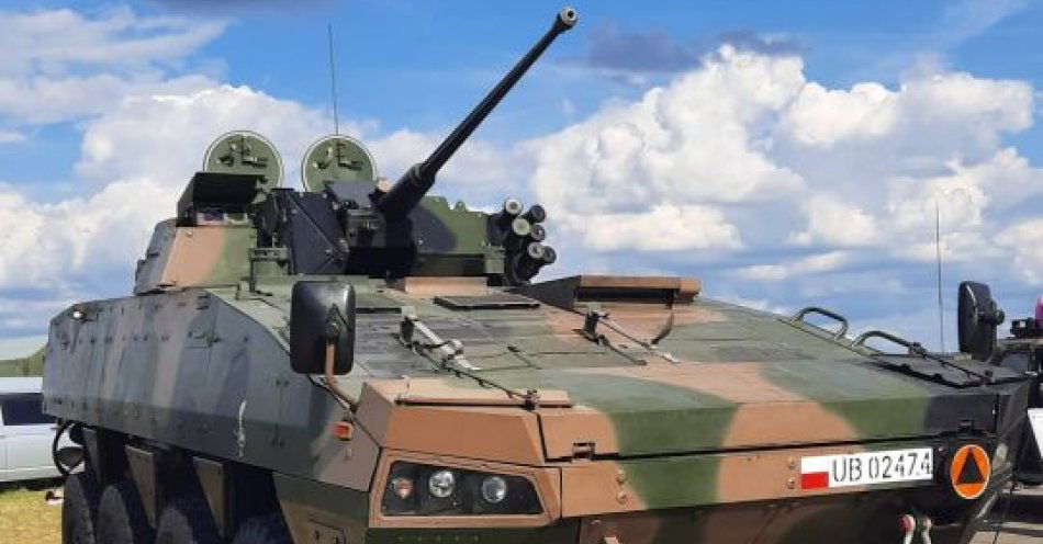 zdjęcie: Wojskowe Targi Służby i Pracy zawitają do Świdwina. Leopardy, Rosomaki i pokazy w hali przy Szczecińskiej / Transporter opancerzony KTO Rosomak polskich sił zbrojnych na pokazach NATO Days 2023 w Czechach, fot. Perriquito, CC BY-SA 4.0, https://commons.wikimedia.org/wiki/File:Polish_KTO_Rosomak_at_NATO_Days_2023.jpg
