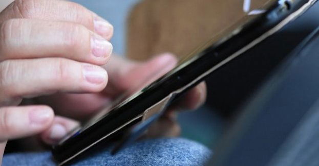 Chciał pomóc koledze... Stracił kilkaset złotych