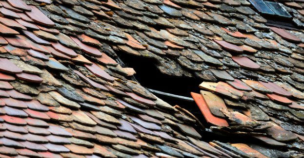 Uszkodzenie poszycia dachu na Ogrodowej 55