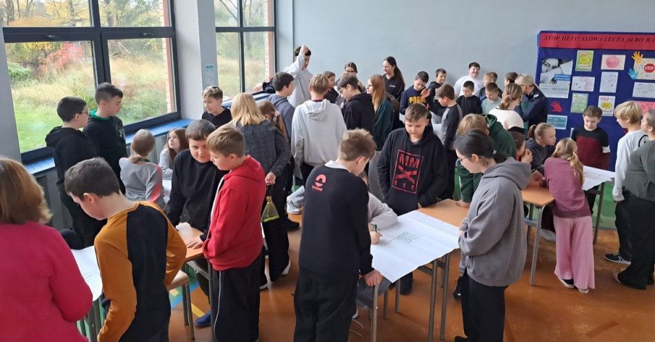 zdjęcie: Słowa mają moc. Szkoła walczy z hejtem / fot. KPP w Kamieniu Pomorskim