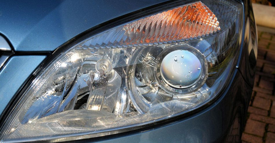 zdjęcie: Włącz myślenie - sprawdź światła! / pixabay/235729