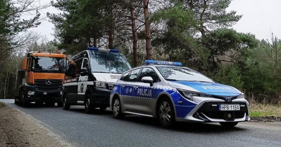 zdjęcie: Polkowiccy policjanci skontrolują busy i ciężarówki / fot. KPP w Polkowicach