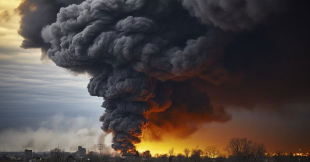 15 zastępów straży pożarnej gasi pożar opon w jednym z zakładów przy ul. Curie-Skłodowskiej (aktl.)