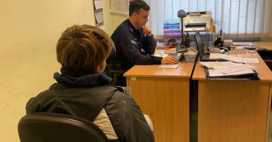 zdjęcie: Zatrzymani za kradzieże z włamaniem do samochodów na minuty. / fot. KMP w Gdyni