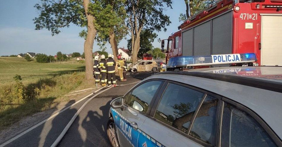 zdjęcie: Uderzył w drzewo, zginął na miejscu / fot. KPP w Lęborku