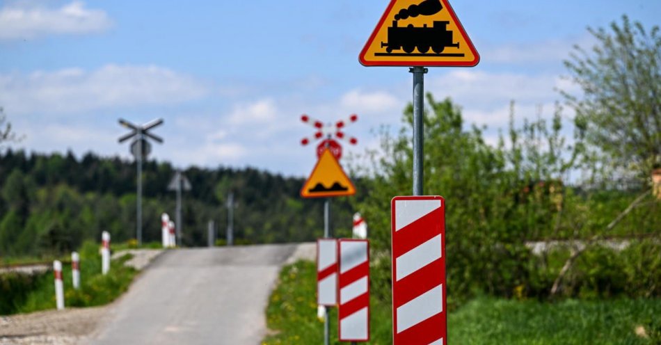 zdjęcie: Stanęło 25 pociągów pasażerskich w czterech województwach; powodem było nieuzasadnione użycie sygnałów radio-stop / fot. PAP