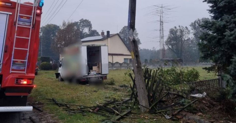 zdjęcie: Ukradł pojazd, nie zapłacił za paliwo, do tego uszkodził wiatę na stacji benzynowej. Skradzionym pojazdem wypadł z drogi. Na koniec wydmuchał blisko d / fot. KPP Strzelce Opolskie