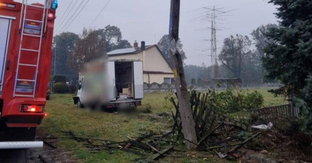 Ukradł pojazd, nie zapłacił za paliwo, do tego uszkodził wiatę na stacji benzynowej. Skradzionym pojazdem wypadł z drogi. Na koniec wydmuchał blisko d