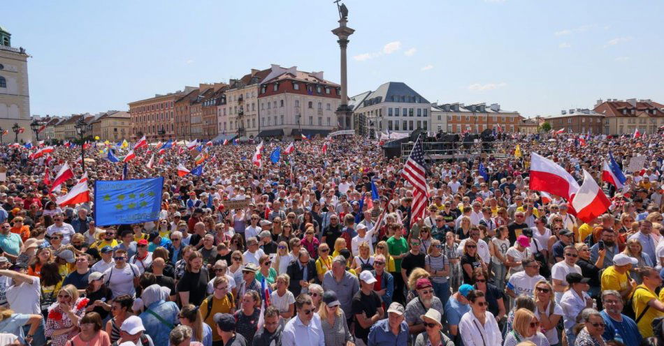 zdjęcie: W niedzielnym marszu zorganizowanym przez PO wzięło udział miedzy 100 a 150 tys. osób / fot. PAP