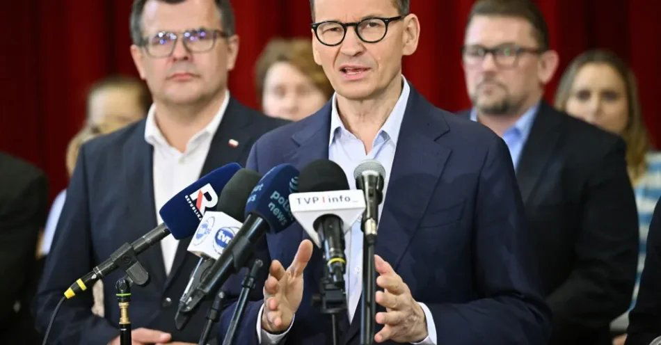zdjęcie: Morawiecki: w przyszłym tygodniu Rozwój Plus przedstawi kandydata na wicemarszałka Sejmu / Jadów (pow. wołomiński), 24.08.2026. Przewodniczący KP Rozwój Plus Mateusz Morawiecki (C) podczas konferencji prasowej na placu Gustawa Dreszera w Jadowie, 24 bm. (amb) PAP/Przemysław Piątkowski