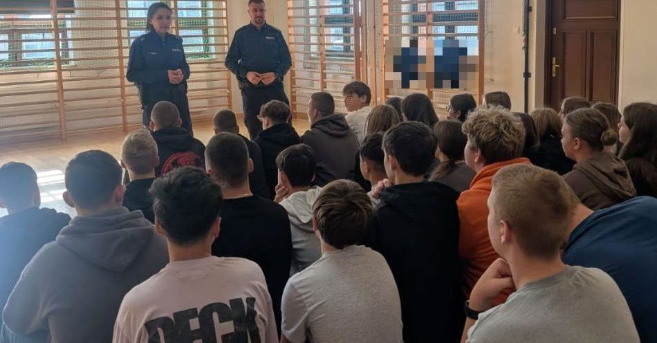 zdjęcie: Policja uczy dzieci o hejcie w sieci i odpowiedzialności prawnej / fot. KPP łódzkiego wschodniego